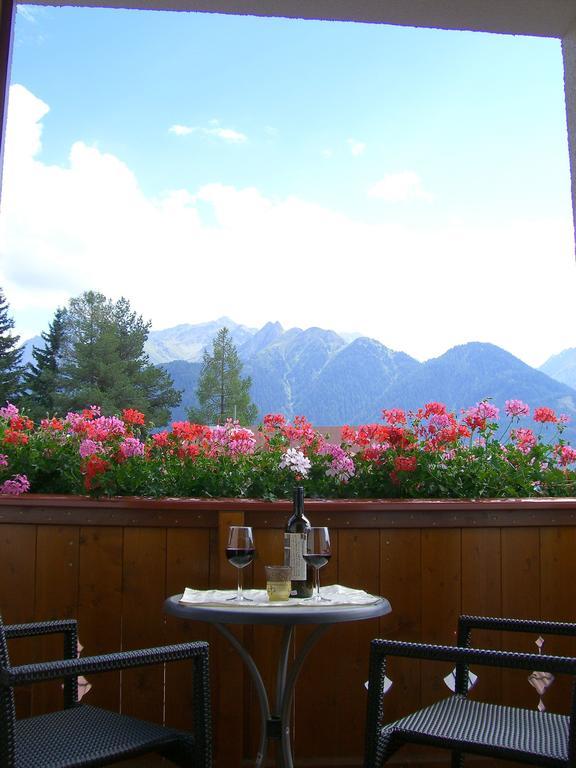 Hotel Garni Jaegerheim Serfaus Room photo